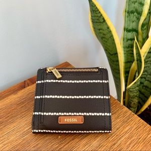 [ Fossil ] Logan Small Printed Bi-Fold Wallet • Heart Stripe Design
